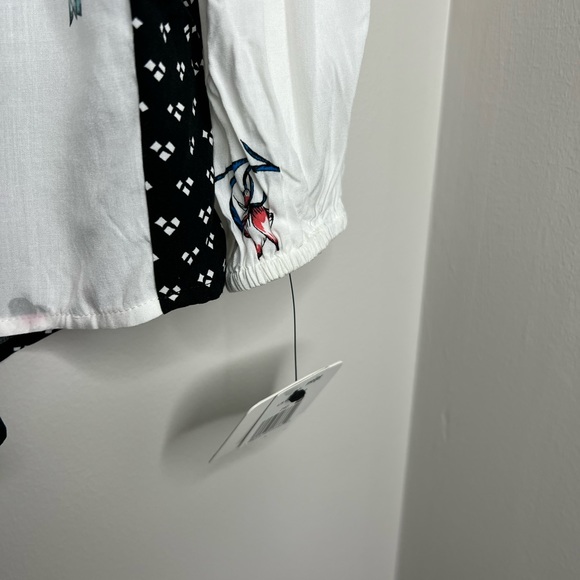 Boho DR2 *NEW* size small flowy top! Tassel with bead tie. Black and white. - Picture 4 of 8